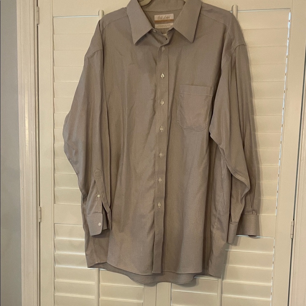 Roundtree & Yorke gold Label Men's Long-Sleeve Dress Shirt in Light Gray